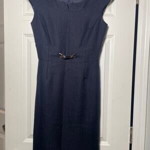 Tahari navy sleeveless dress with hardware buckle accent size 6